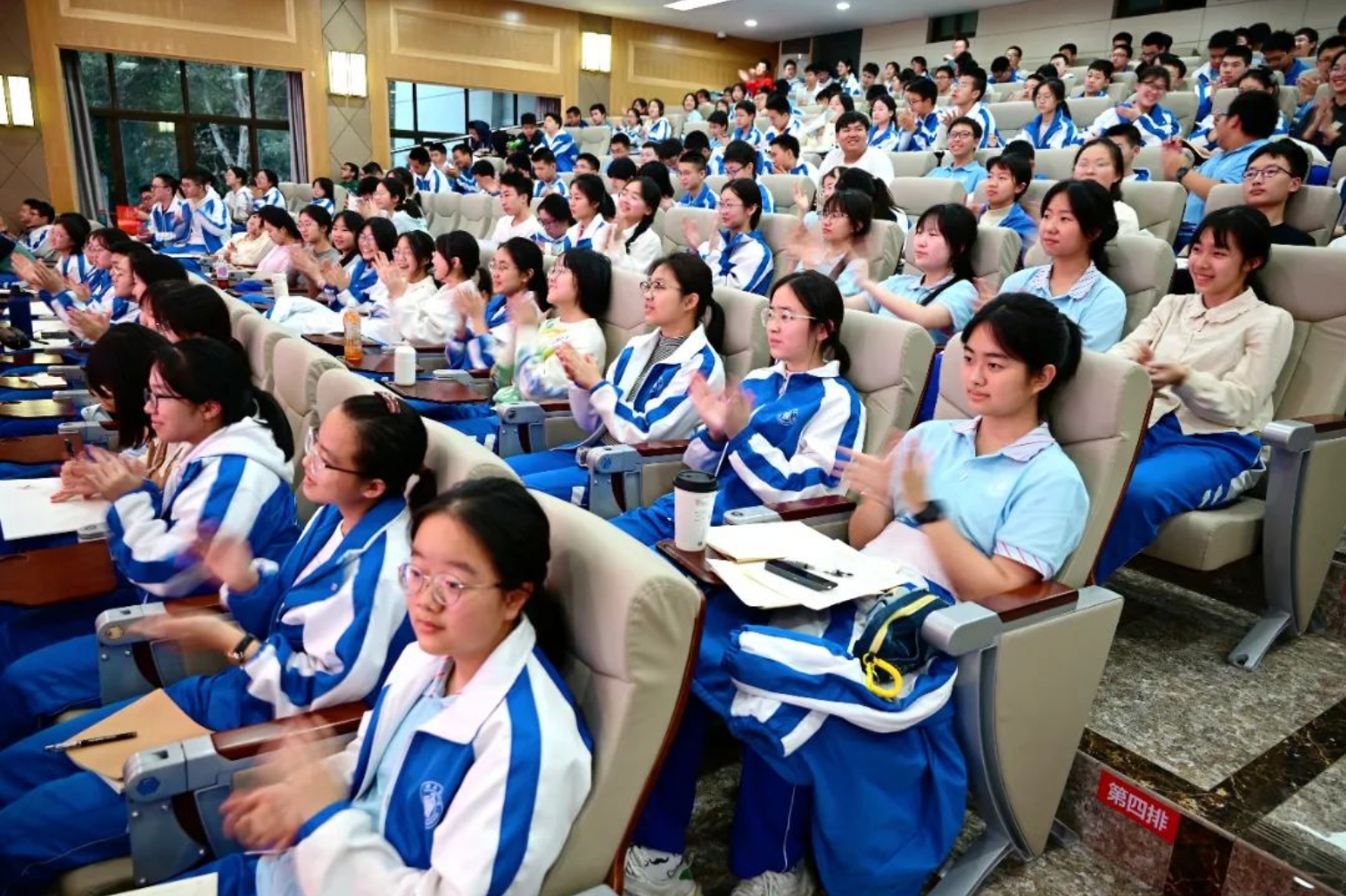 杨032810.jpg
