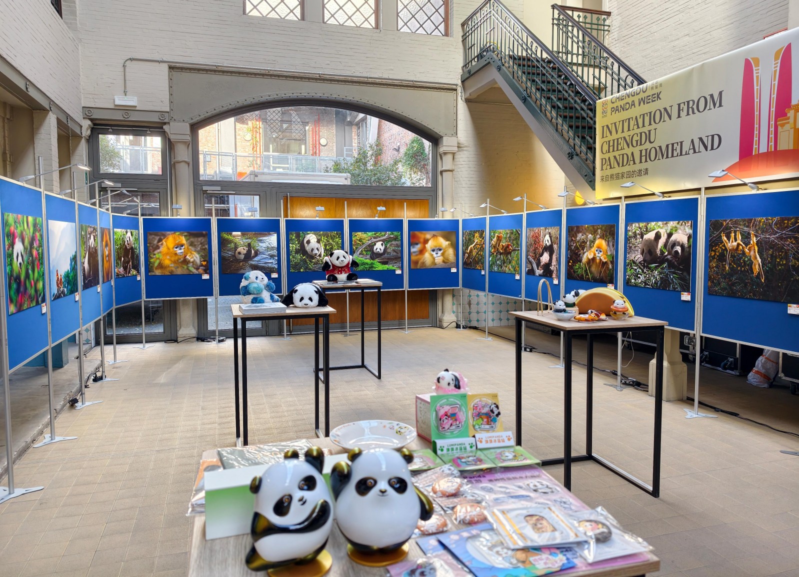 1762058415793478.jpg 4,嘉宾移步摄影作品展示区分享大熊猫、金丝猴摄影作品IMG_20251027_151608.jpg