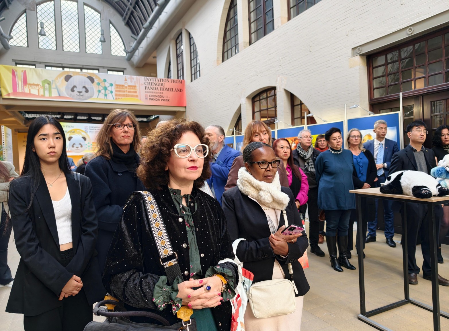 1762058892318756.jpg 6,周孟棋拍摄的大熊猫、金丝猴作品受到现场观众赞赏IMG_20251027_150315.jpg