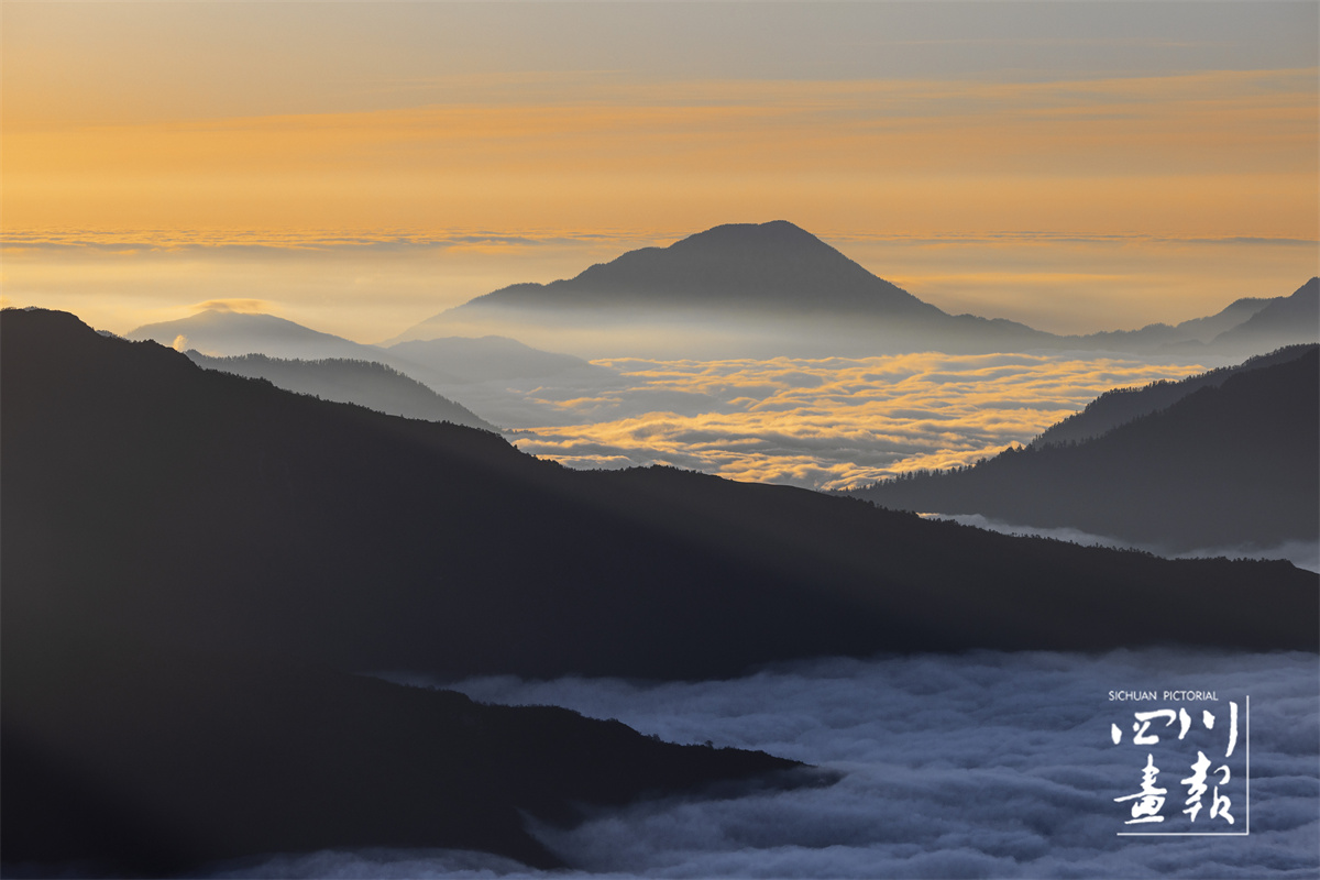 四川宝兴+壮美的云海雪山景观_ID_572797_署名_陈先林_原图.jpg