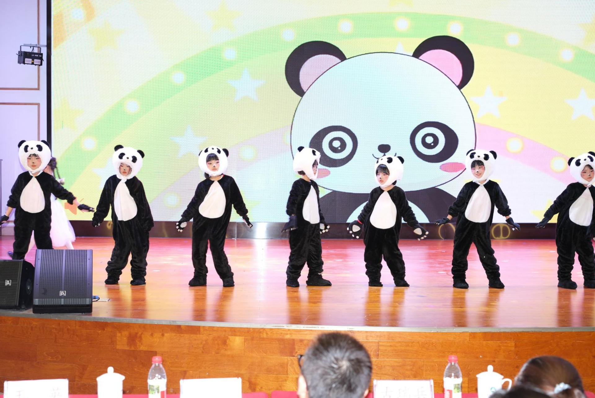 熊猫表演.jpg